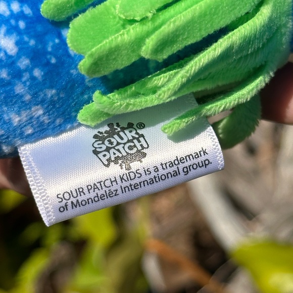 804. Sour Patch HAWAII Kids Plush - Blue Hula dancer w/ Skirt & Coconuts - Picture 5 of 6